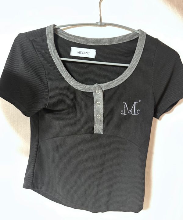 【MUCENT】25ss COLOR-POP BUTTON CROP HALF T-SHIRT MUSINSA | MUCENT Color Pop Color Block Button Crop Golji
