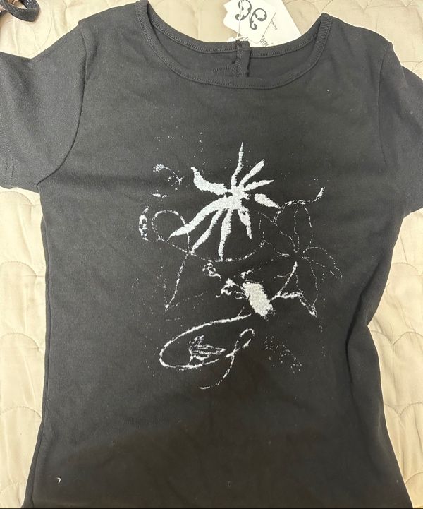 MUSINSA公式 | FANCY CLUB Back Slit Button Tee (BLACK) F25QB126