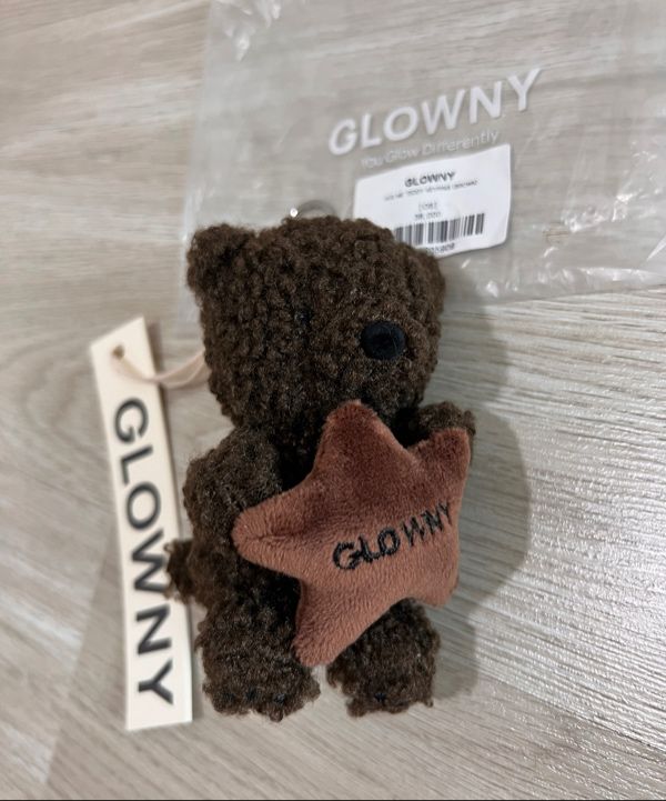 MUSINSA公式 | GLOWNY HUG ME TEDDY KEYRING (2 Colors)