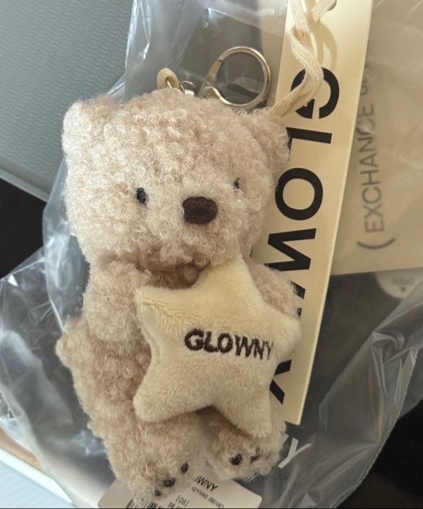 ★GLOWNY★HUG ME TEDDY KEYRING (BEIGE)★正規品/韓国直送料込 MUSINSA公式 | GLOWNY HUG ME TEDDY KEYRING (2 Colors)