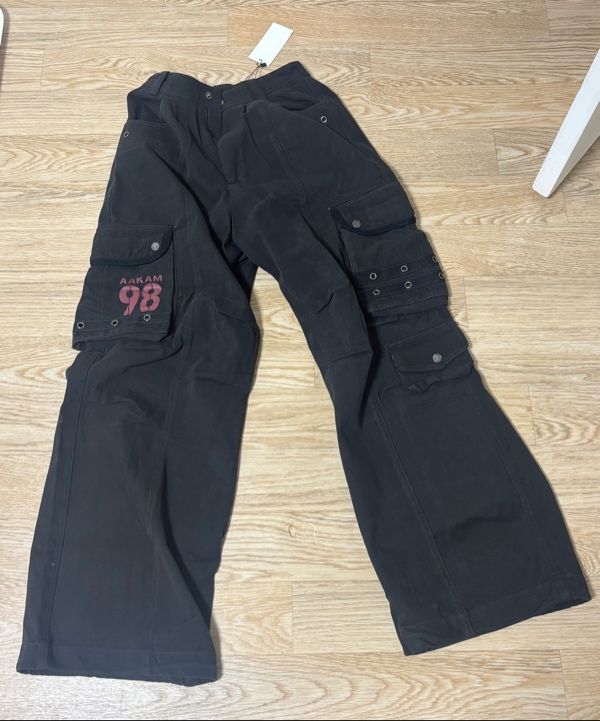 MUSINSA | AAKAM 98 Knee Pin-Tuck Contrast Cargo Pants (Black)