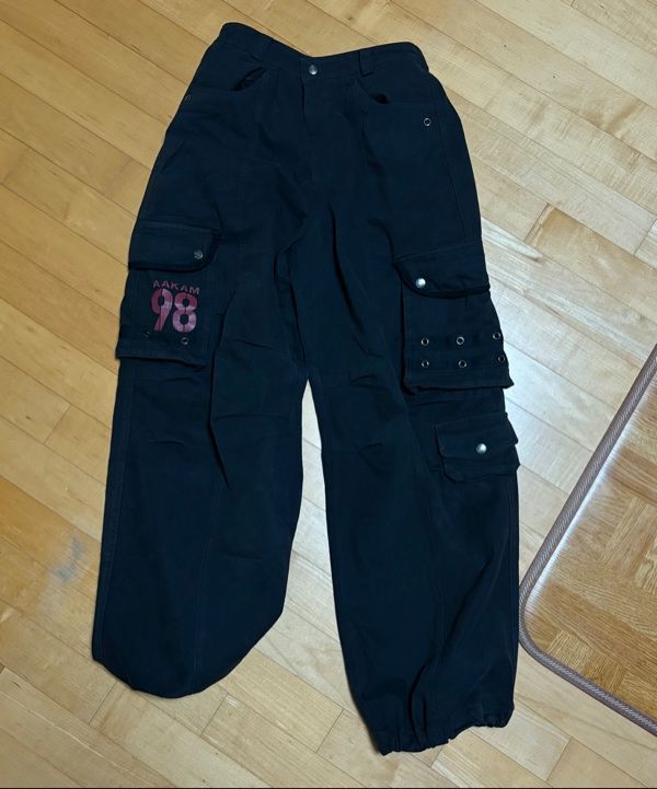 MUSINSA | AAKAM 98 Knee Pin-Tuck Contrast Cargo Pants (Black)