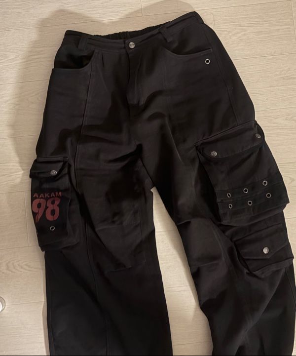 MUSINSA | AAKAM 98 Knee Pin-Tuck Contrast Cargo Pants (Black)