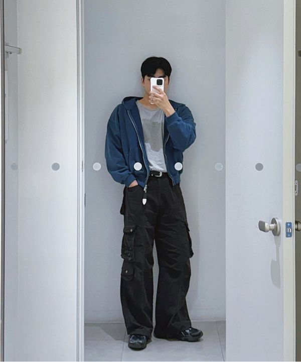 MUSINSA | AAKAM 98 Knee Pin-Tuck Contrast Cargo Pants (Black)