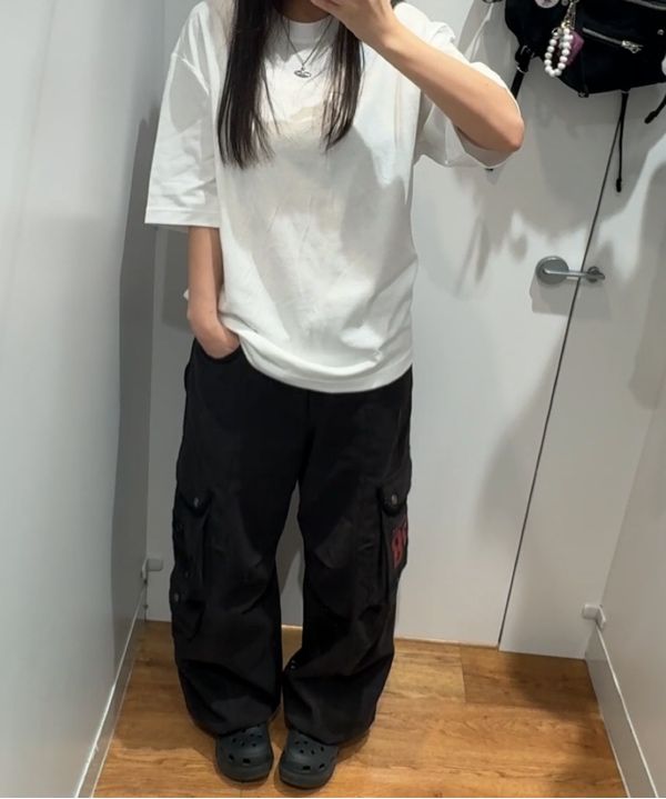 MUSINSA | AAKAM 98 Knee Pin-Tuck Contrast Cargo Pants (Black)