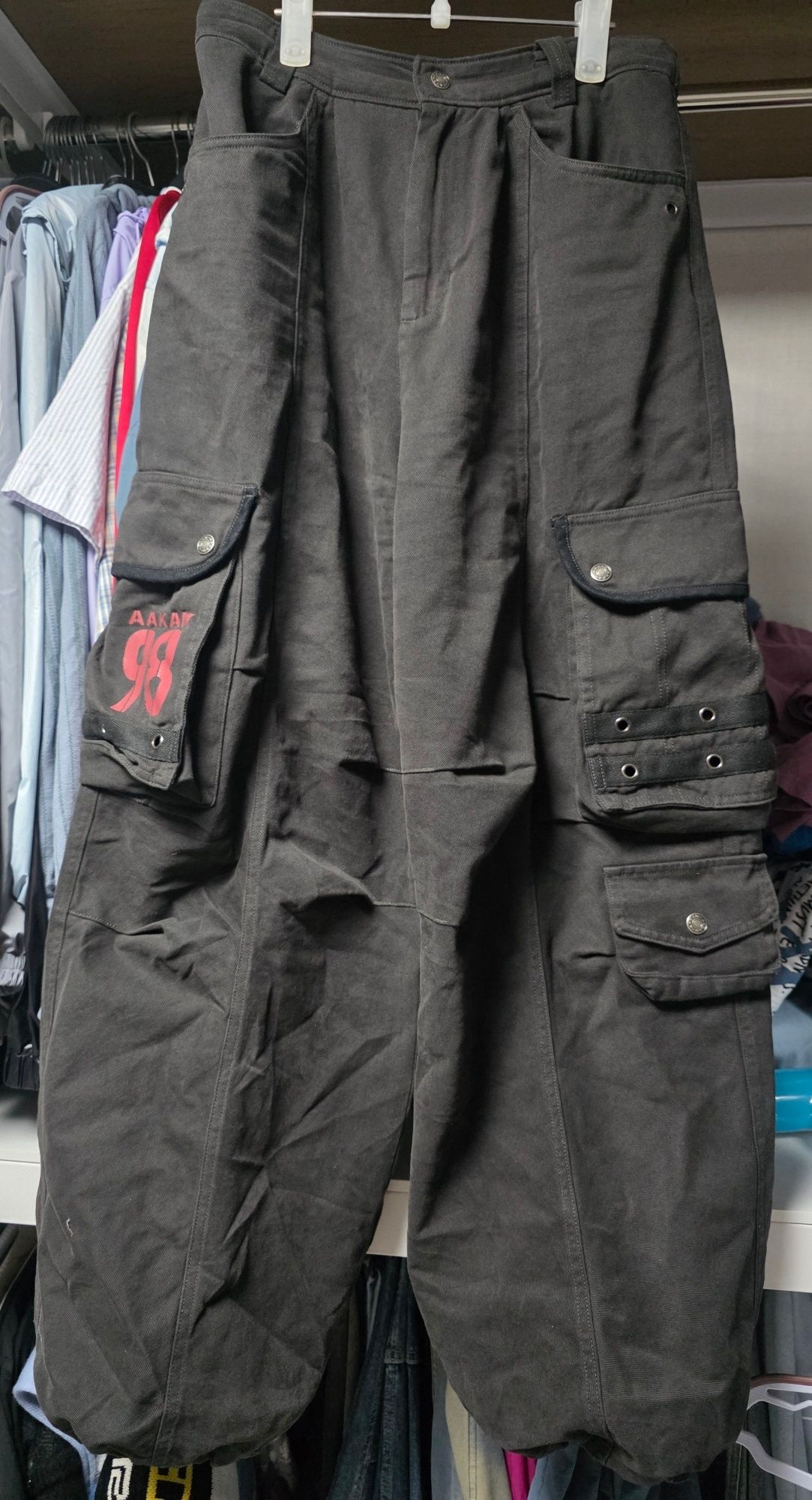 MUSINSA | AAKAM 98 Knee Pin-Tuck Contrast Cargo Pants (Black)