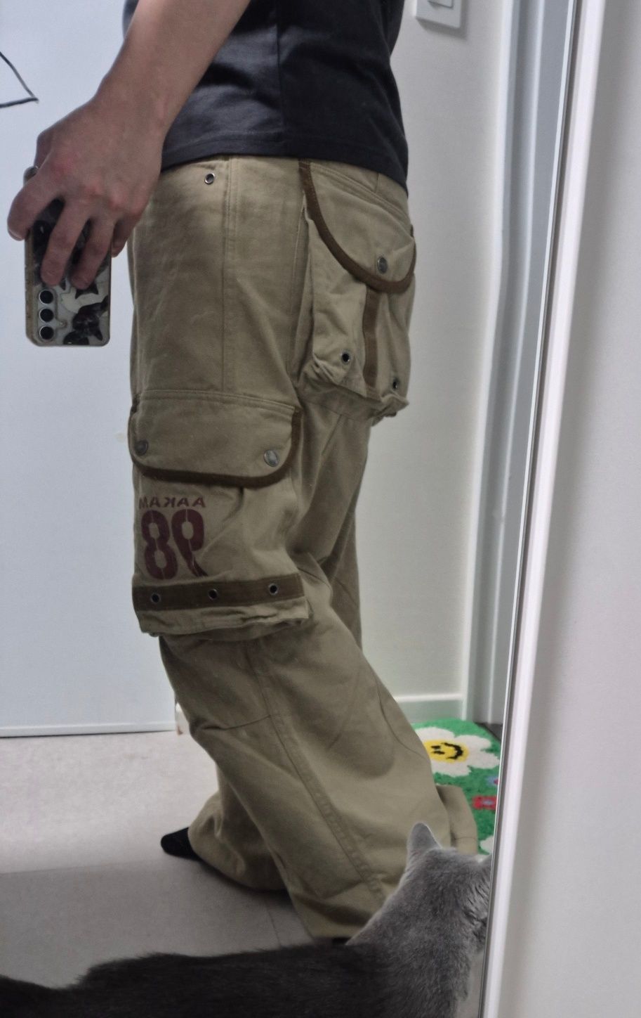 MUSINSA | AAKAM 98 Knee Pin-Tuck Contrast Cargo Pants (Beige)