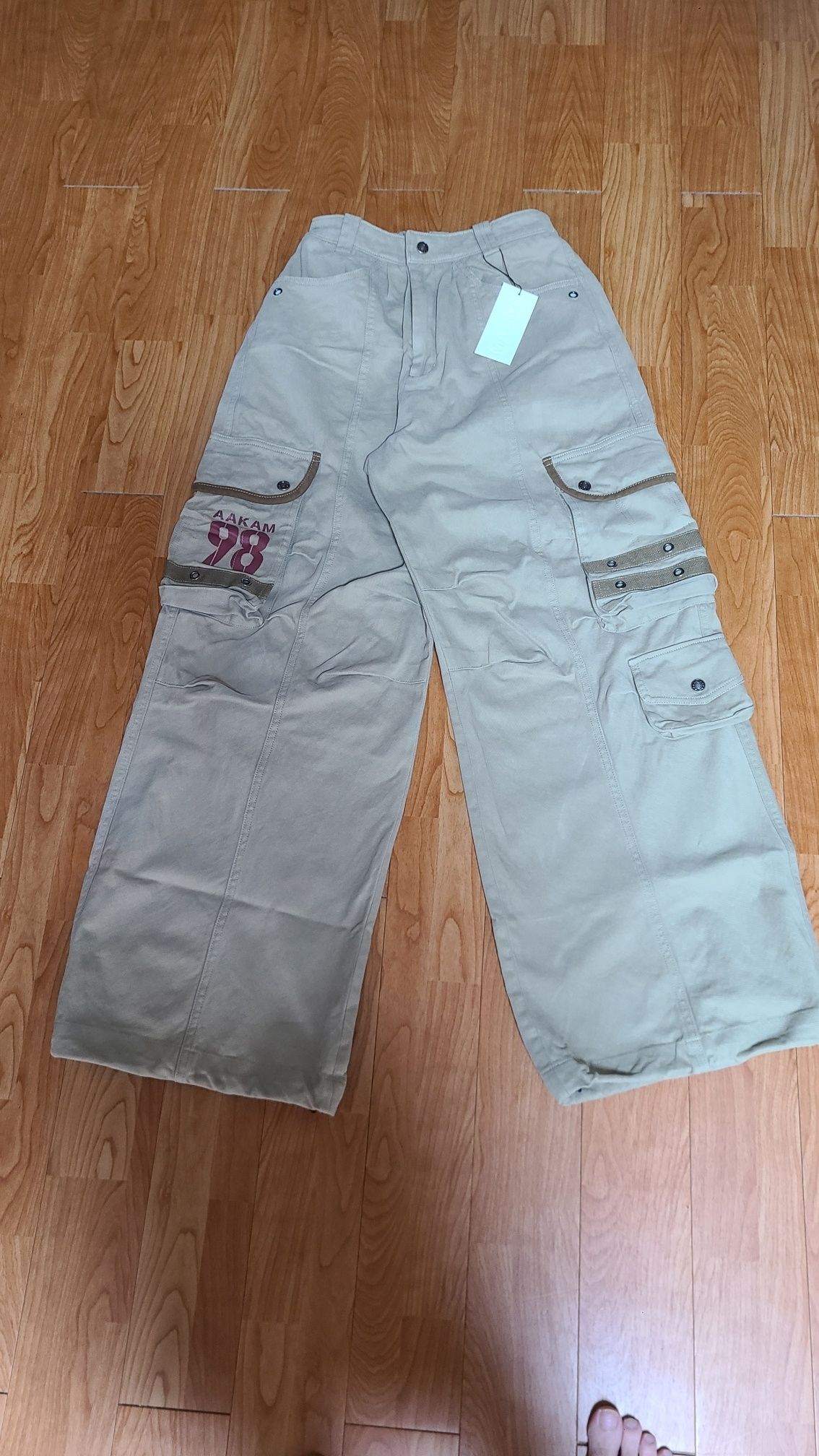 MUSINSA | AAKAM 98 Knee Pin-Tuck Contrast Cargo Pants (Beige)