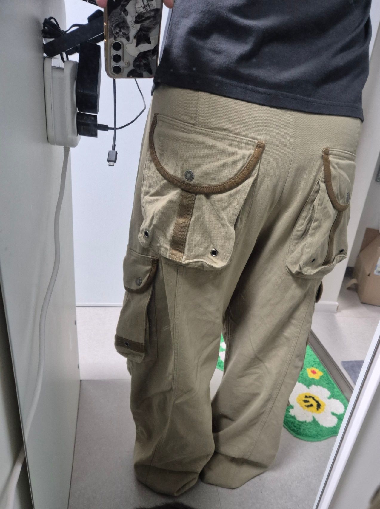 MUSINSA | AAKAM 98 Knee Pin-Tuck Contrast Cargo Pants (Beige)