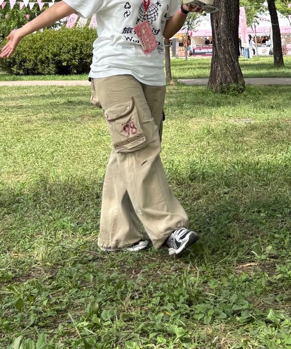 MUSINSA | AAKAM 98 Knee Pin-Tuck Contrast Cargo Pants (Beige)