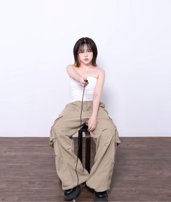 MUSINSA | AAKAM 98 Knee Pin-Tuck Contrast Cargo Pants (Beige)