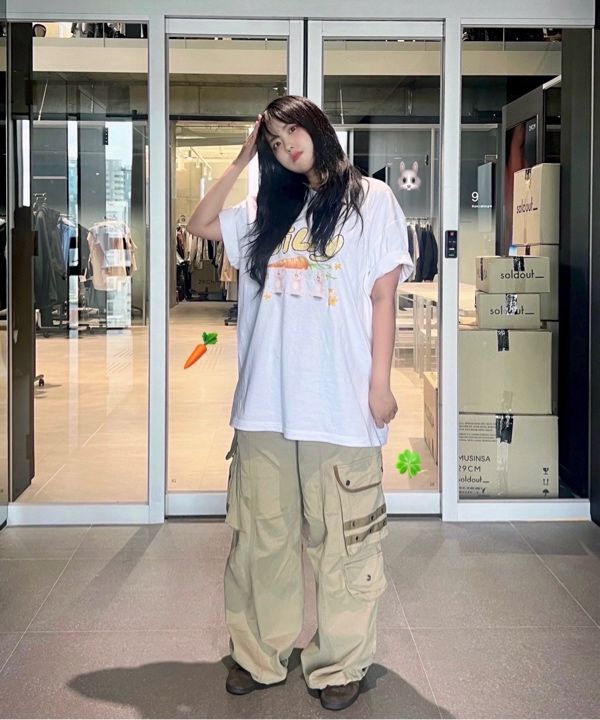 MUSINSA | AAKAM 98 Knee Pin-Tuck Contrast Cargo Pants (Beige)