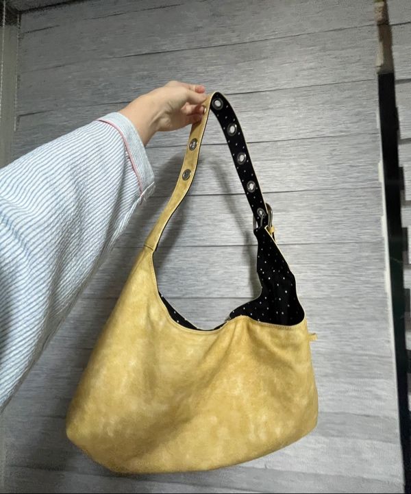 MUSINSA公式 | LETERIE BUCKLE REVERSIBLE SHOULDER BAG_4COLOR