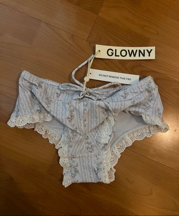 MUSINSA公式 | GLOWNY FRILL BOOTY SHORTS (2 Colors)