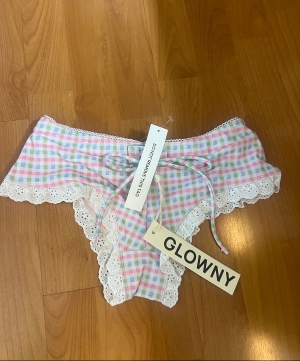 MUSINSA公式 | GLOWNY FRILL BOOTY SHORTS (2 Colors)