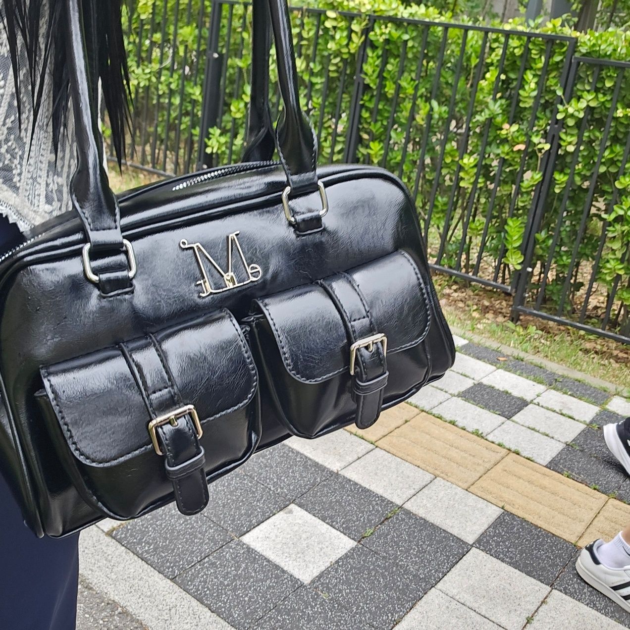 ショルダーバッグ・ポシェット MUCENT BIRUS L ENAMEL 2-BELT POCKET SHOULER BAG 5BMR0101 MUSINSA公式 | MUCENT Virus Metal Logo Enamel 2 Belt Pocket