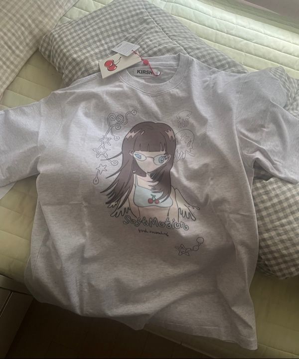 ★KIRSH★ Kirsh X Sunwon Bird Angel Girl Loose Fit T-Shirt W MUSINSA | KIRSH Kirsh x Sunwon Bird Angel Girl Loose Fit T