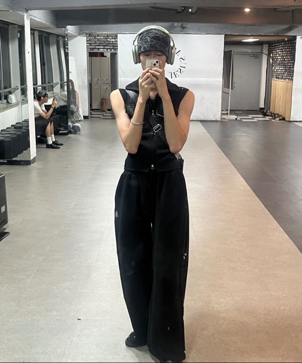 MUSINSA | LECYTO Fabric Mix Zip-Up Neck Vest_[Black]