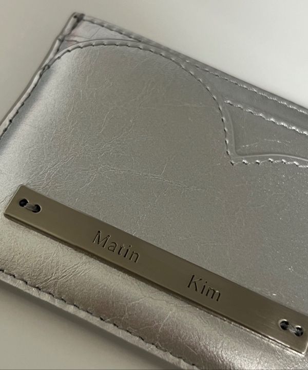 【MATIN KIM】HEART WAVE ENAMEL CARD WALLET★送料・関税込 MUSINSA | MATIN KIM HEART WAVE ENAMEL CARD WALLET IN SILVER