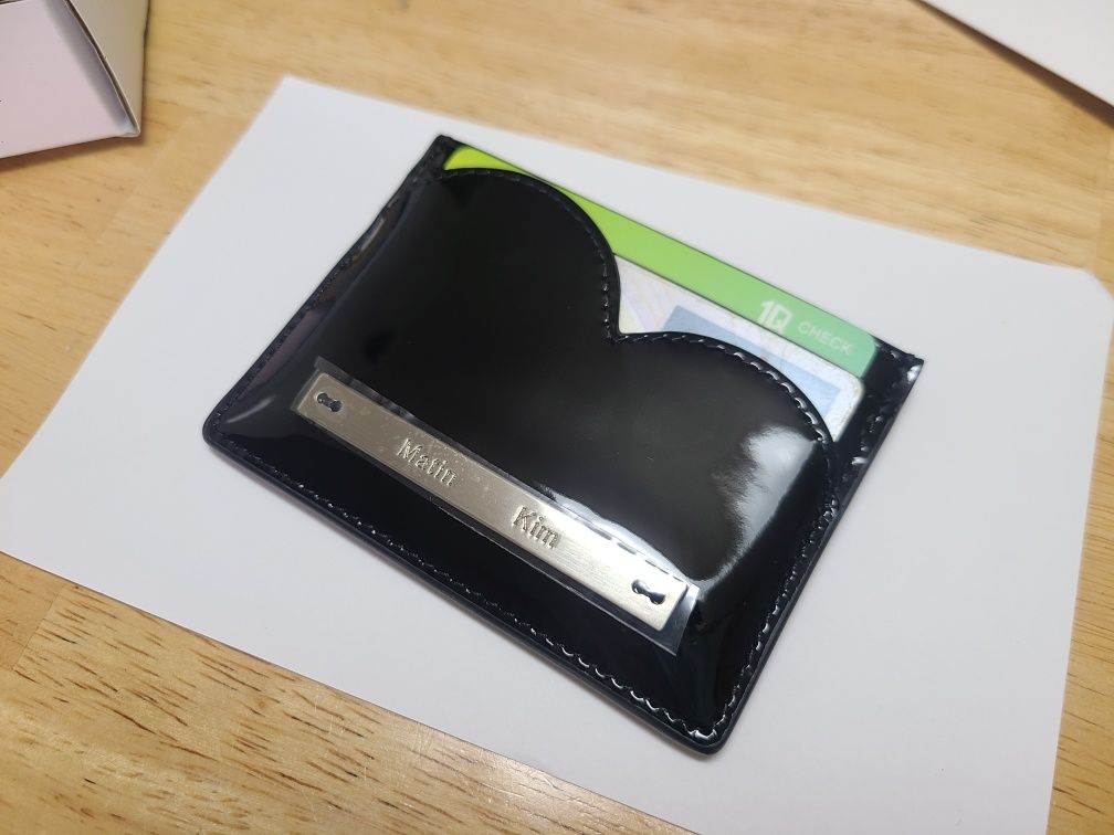 【MATIN KIM】HEART WAVE ENAMEL CARD WALLET★送料・関税込 MUSINSA | MATIN KIM HEART WAVE ENAMEL CARD WALLET IN SILVER