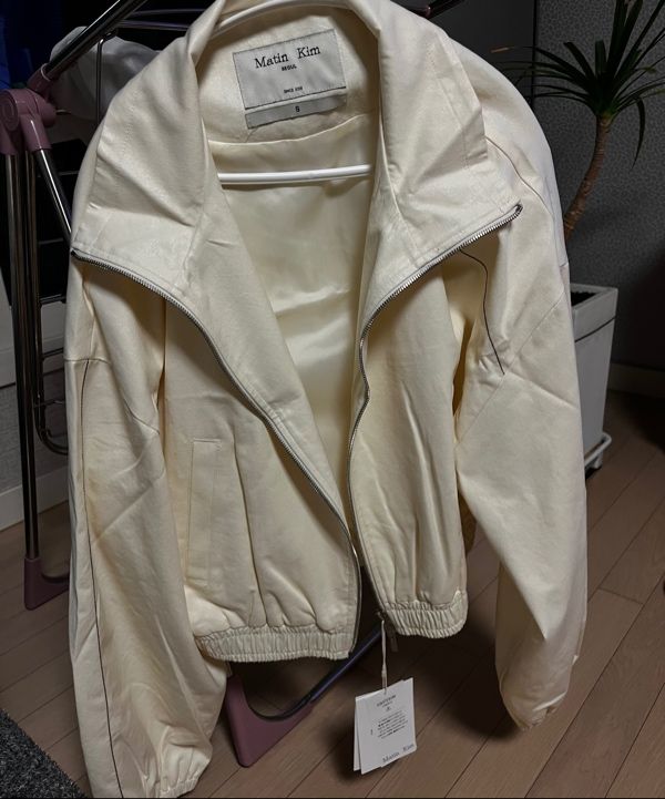 MATIN KIM ROUGH COATING CROP BOMBER ベージュ MUSINSA | MATIN KIM MATIN ROUGH COATING CROP BOMBER IN CREAM