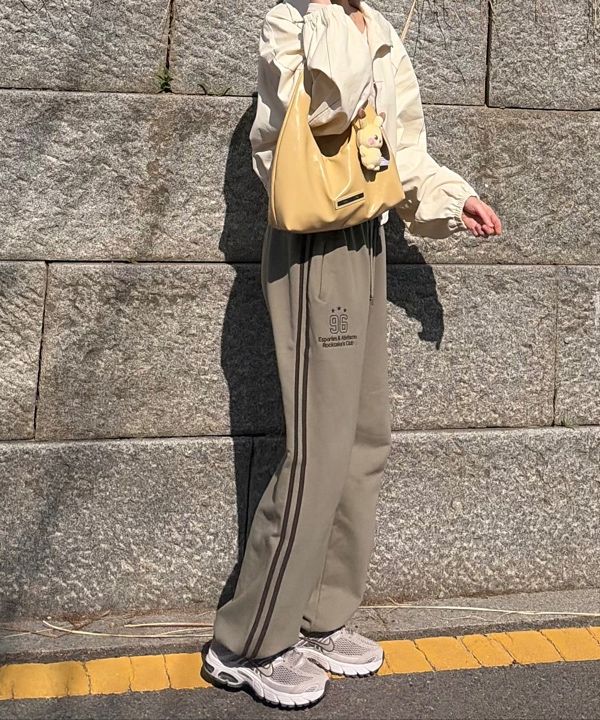 MUSINSA公式 | MATIN KIM MATIN ROUGH COATING CROP BOMBER IN CREAM