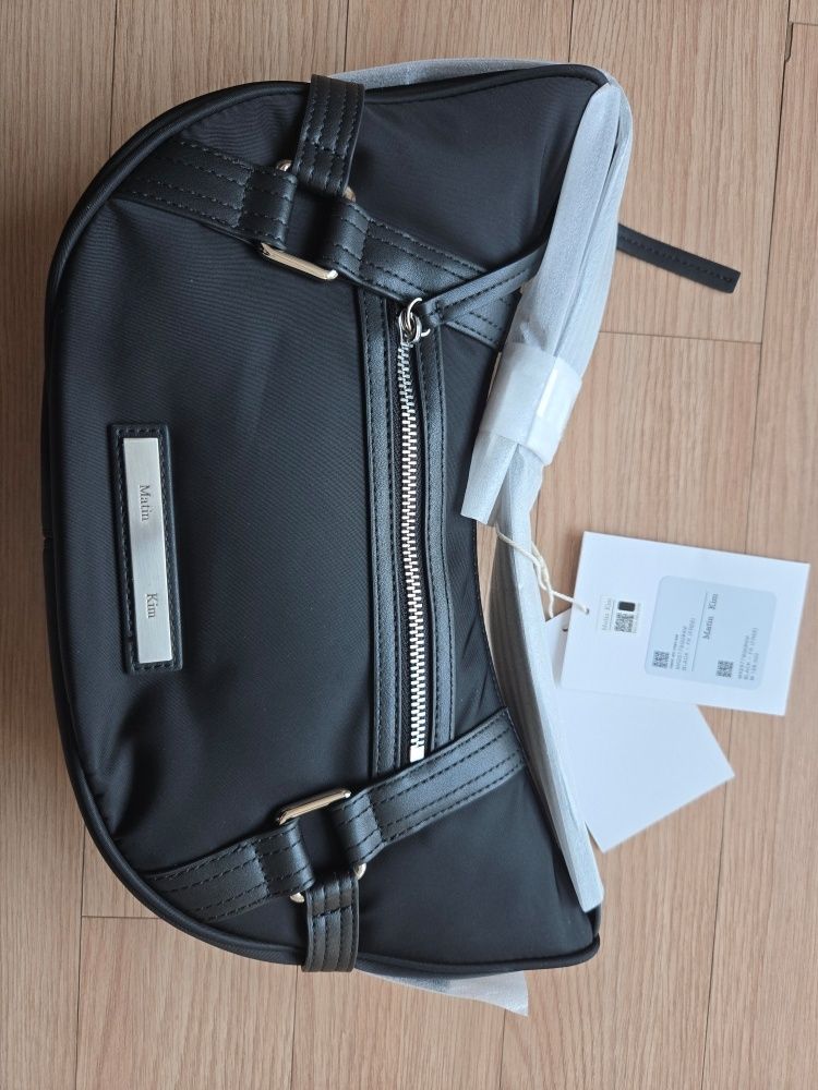 MUSINSA公式 | MATIN KIM FABRIC ARC HOBO BAG IN BLACK