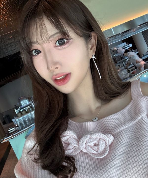 MUSINSA | ILLIGO Bloom Bow Off-Shoulder Knit Pink