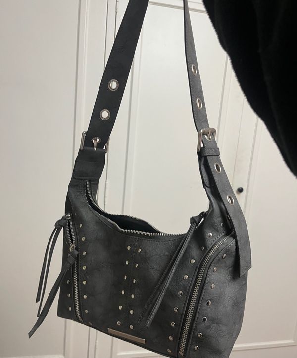 MUSINSA公式 | ILLIGO リーフアイレットショルダーバッグブラック