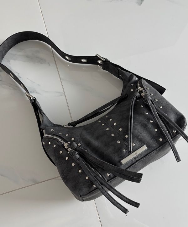 MUSINSA公式 | ILLIGO リーフアイレットショルダーバッグブラック