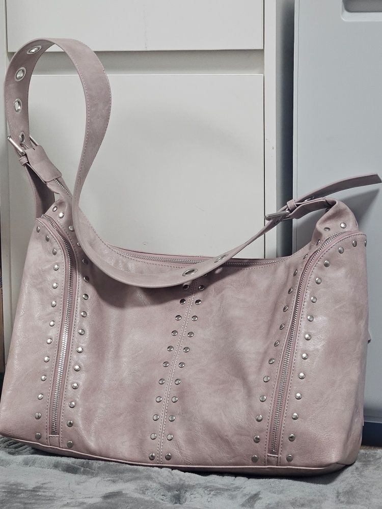 MUSINSA | ILLIGO Leaf Eyelet Big Shoulder Bag Pink