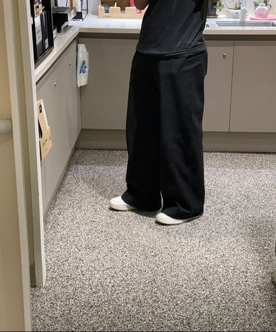 MUSINSA SIGNATURE Twisted Curved Cotton Pants [Black]