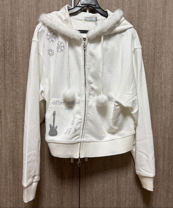 MUSINSA | HUG YOUR SKIN Hotfix fur hoodie zip-up (White)