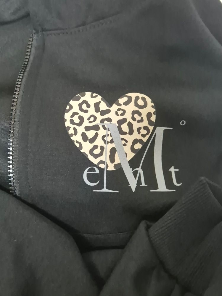 MUSINSA公式 | MUCENT Sierra Hopi Heart Hooded Zip-Up Unisex (2 Colors)