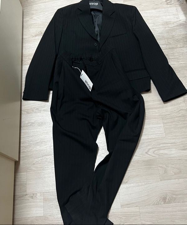 MUSINSA公式 | HYOJI 25 FW クロップストライプセットアップスーツ