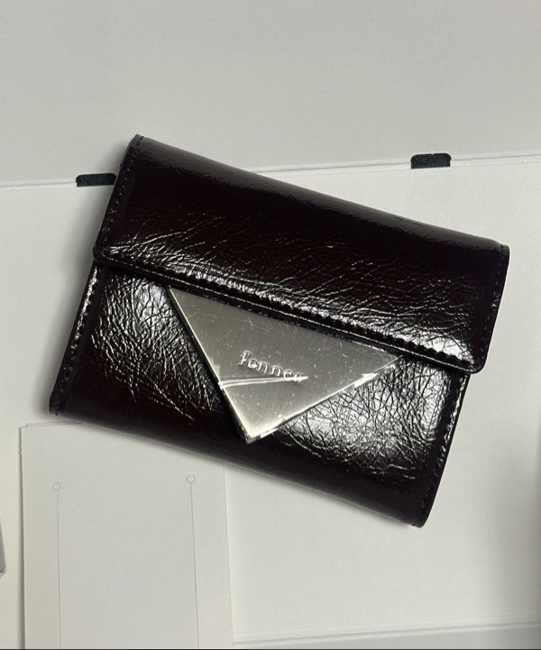 MUSINSA公式 | fennec CRINKLE TRIANGLE DOCO WALLET - ESPRESSO