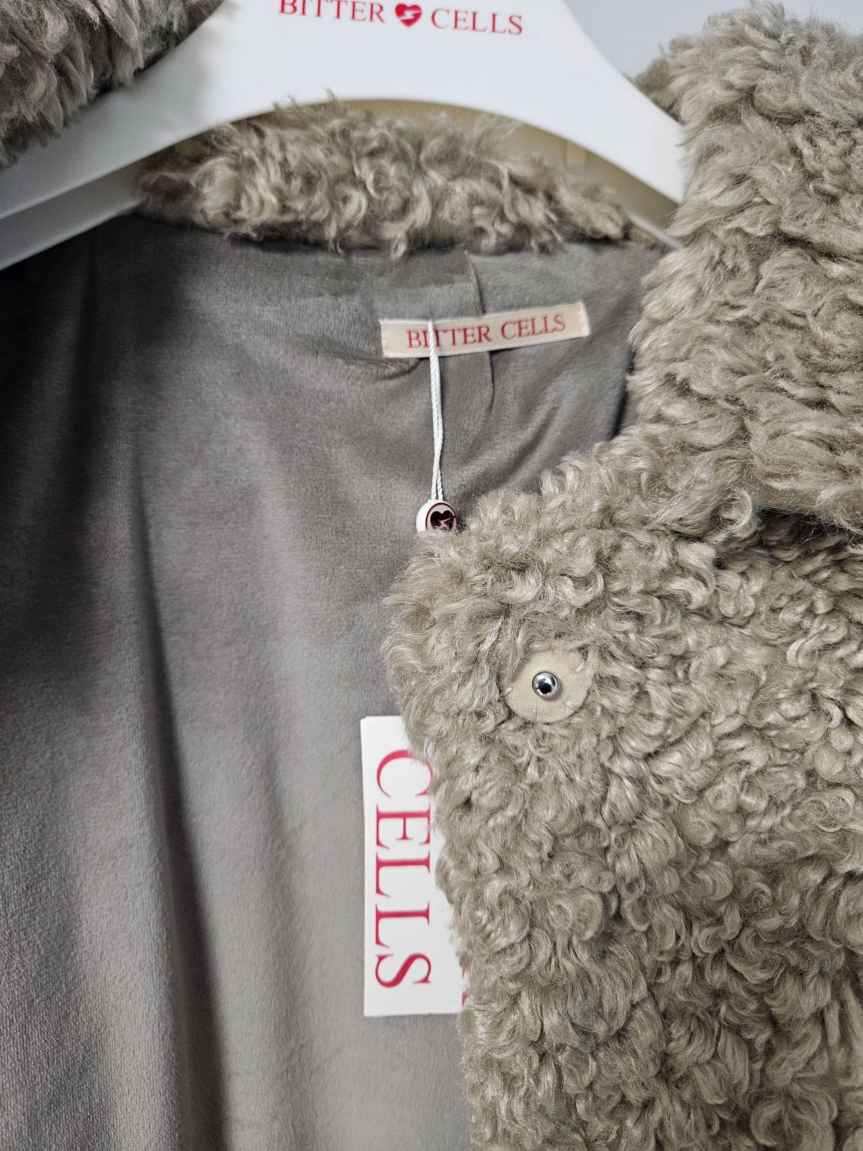 MUSINSA公式 | BITTERCELLS カーリーカラー ファージャケット-ベージュ