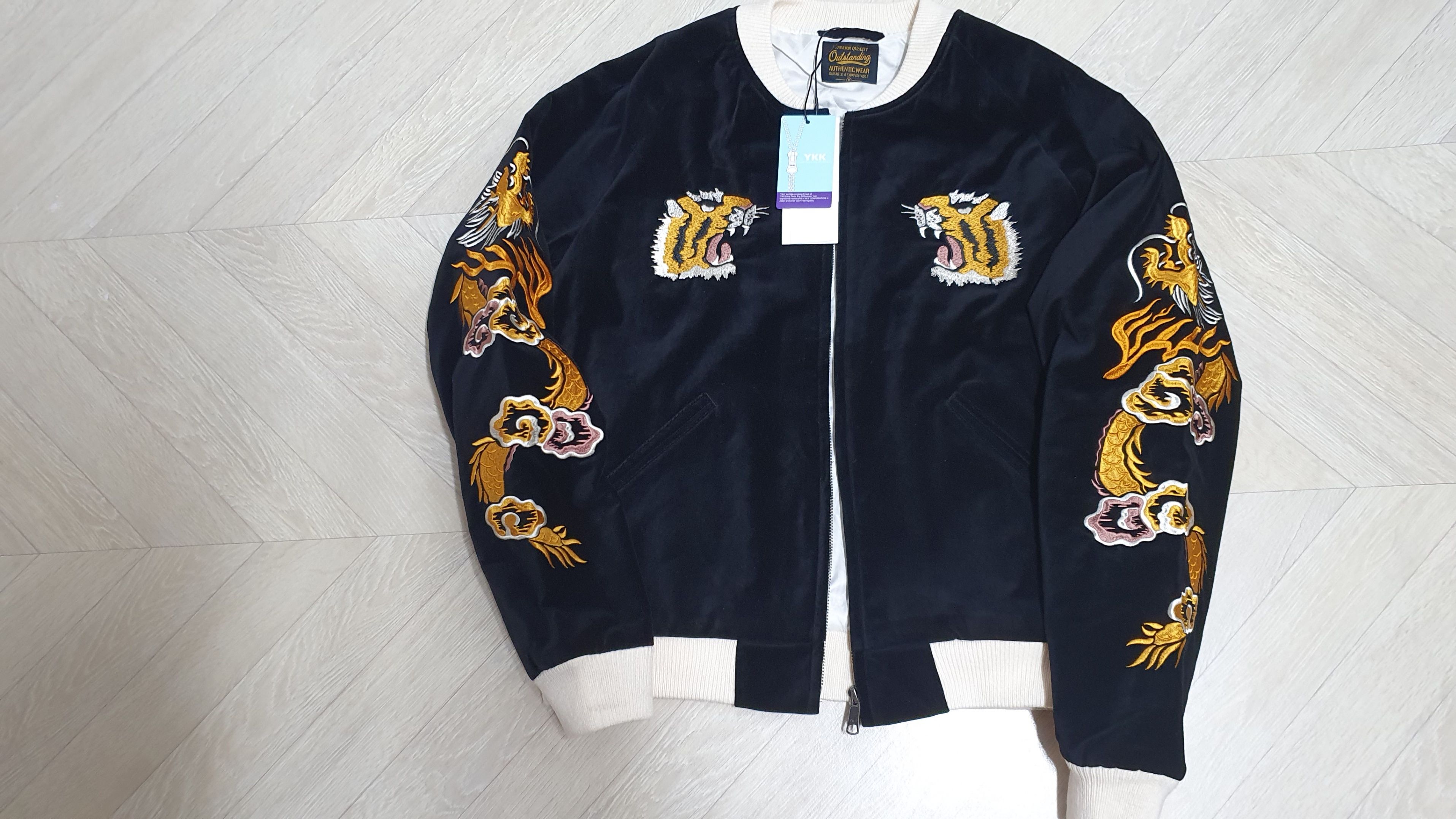 MUSINSA公式 | OUTSTANDING VELVET SOUVENIR JACKET_BLACK