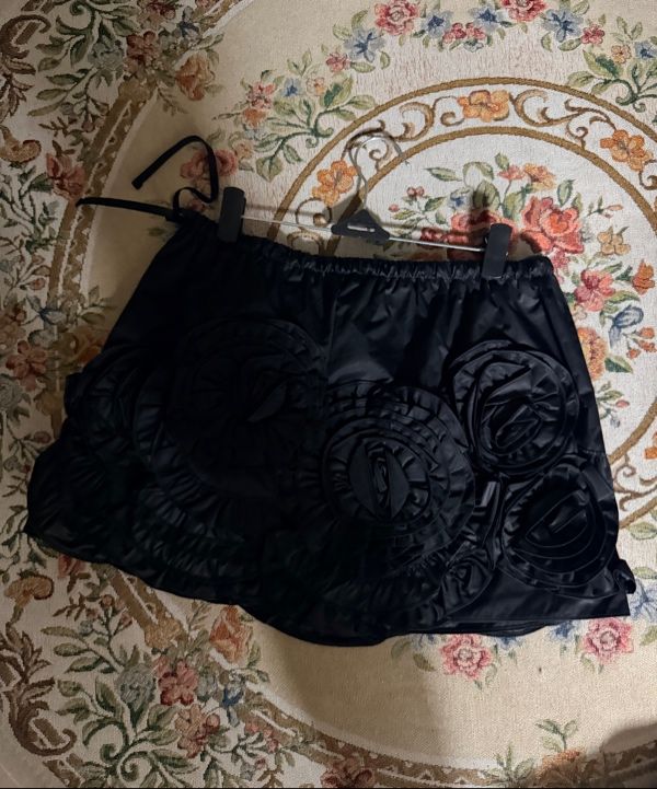 MUSINSA公式 | SINOON Rose Frill Mini Skirt (Black)