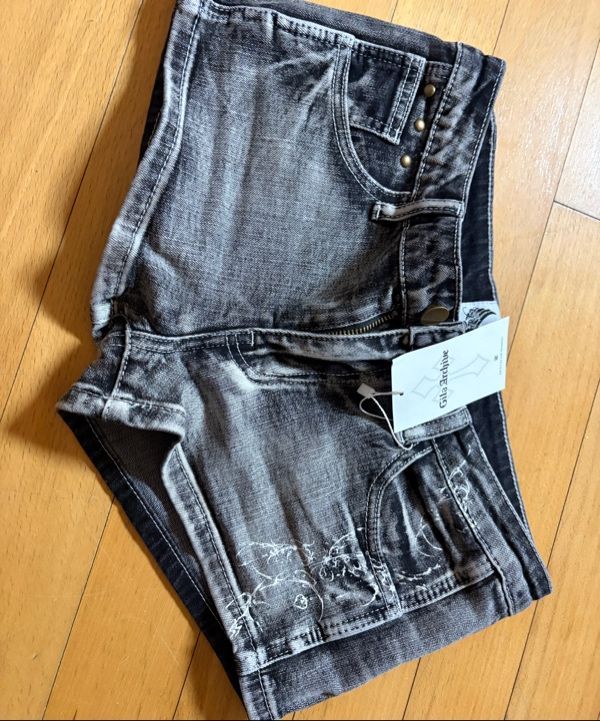 MUSINSA | GILAARCHIVE TATTOOED GRAPHIC DENIM SHORTS_GREY