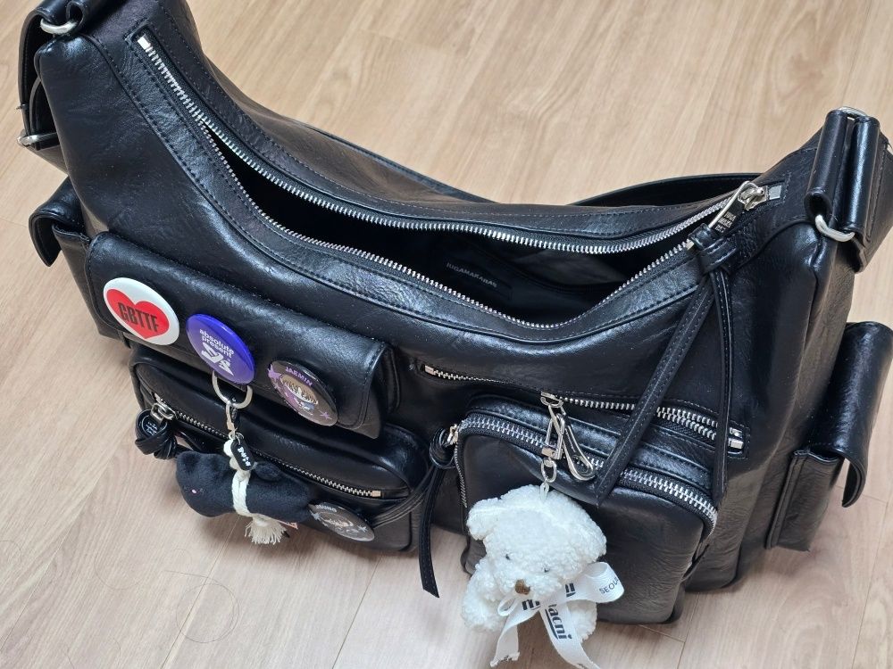 MUSINSA | IUGAMAKARAS Multi Pocket Leather Bag (Black)