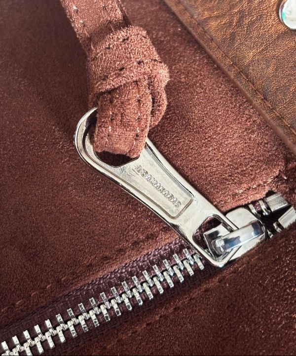 MUSINSA公式 | IUGAMAKARAS Studded Suede Shoulder Bag (Brown)