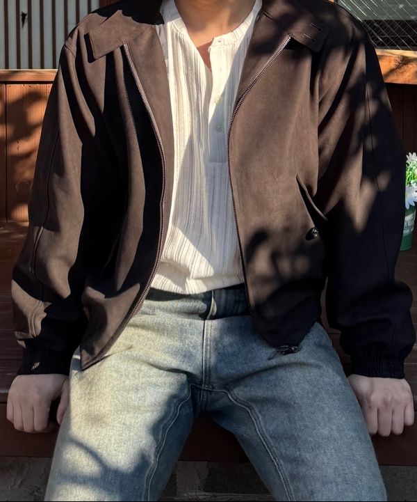 [ビスルーXデリック]シンセティックスエードハリントンジャケットダークブラウン MUSINSA公式 | BESLOW [ビスルーXデリック]シンセティックスエード