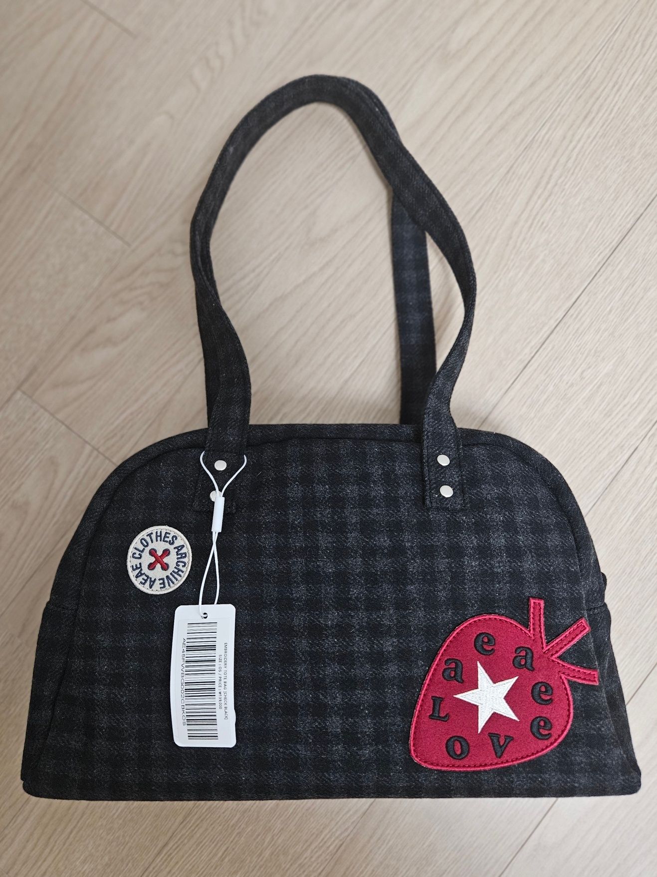 MUSINSA公式 | AEAE EMBROIDERY TOTE BAG [CHECK BLACK]