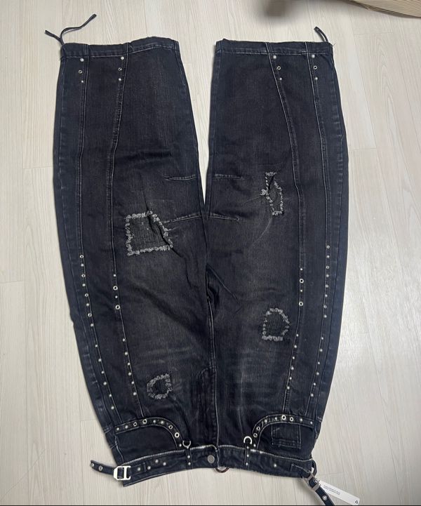 MUSINSA | BADBLOOD Line Studded Curved Denim Pants - Black