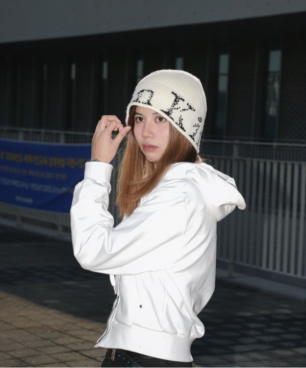 MUSINSA公式 | MATIN KIM CRACKED LOGO BUCKET BEANIE IN IVORY