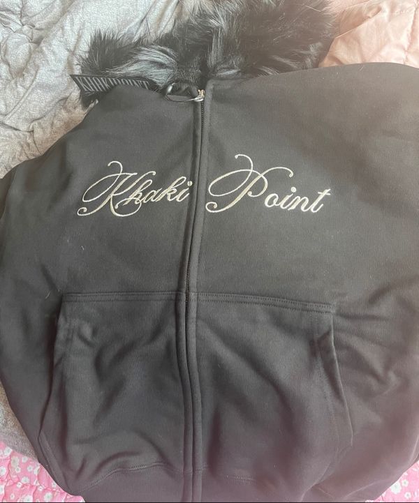 MUSINSA | KHAKIPOINT Lettering Fur Hood Zip-up (black)