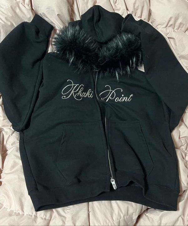 MUSINSA | KHAKIPOINT Lettering Fur Hood Zip-up (black)