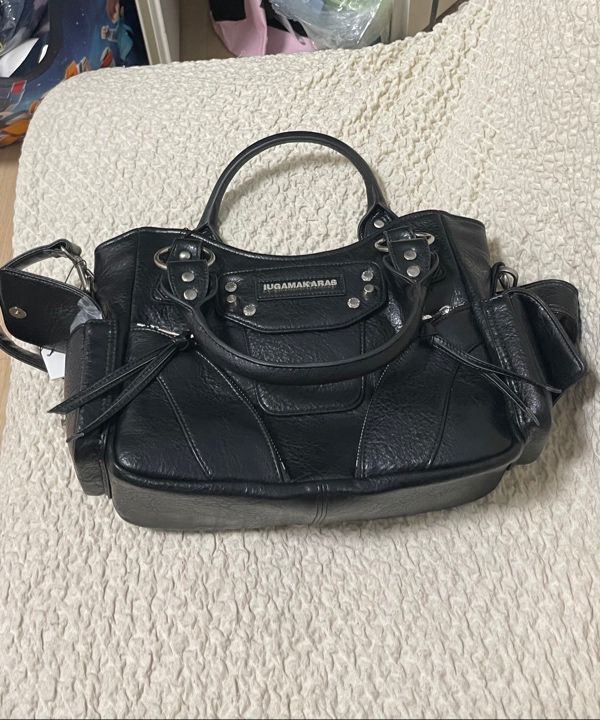 MUSINSA公式 | IUGAMAKARAS Studded Leather Mini Shoulder Bag (Black)