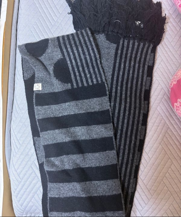 MUSINSA | OHESHIO DOT STRIPE MUFFLER, CHARCOAL